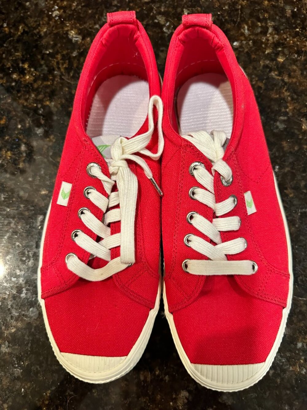 Cariuma OCA Low Red Canvas Skate Sneakers Women's 8.5 Men's 7 Low Top Classic
